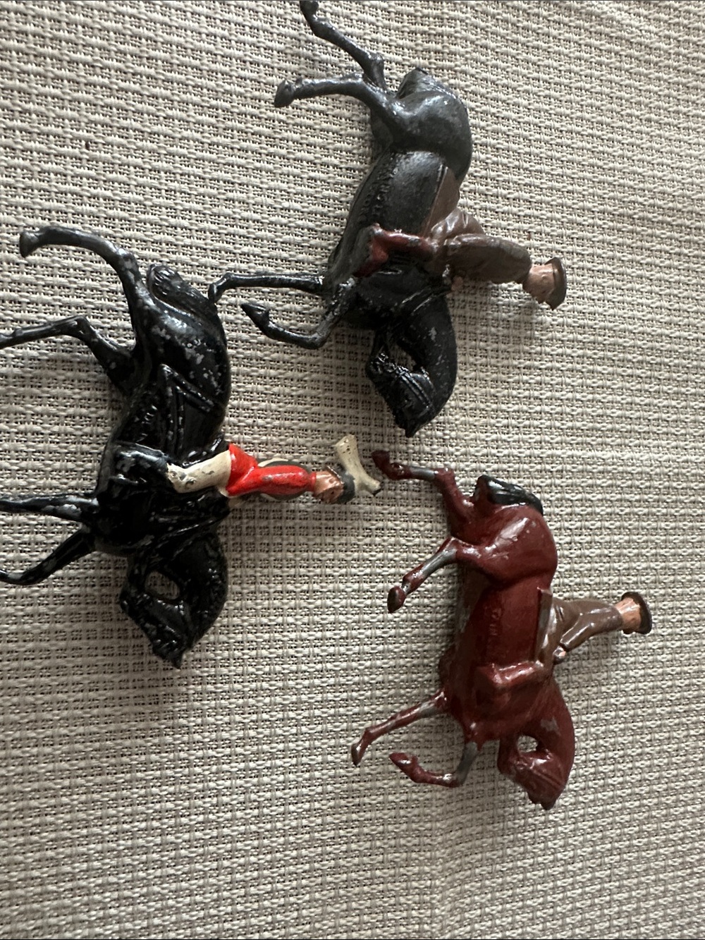 These are vintage lead soldiers